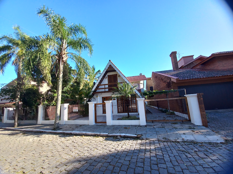 Sobrado de Alvenaria no Balneário