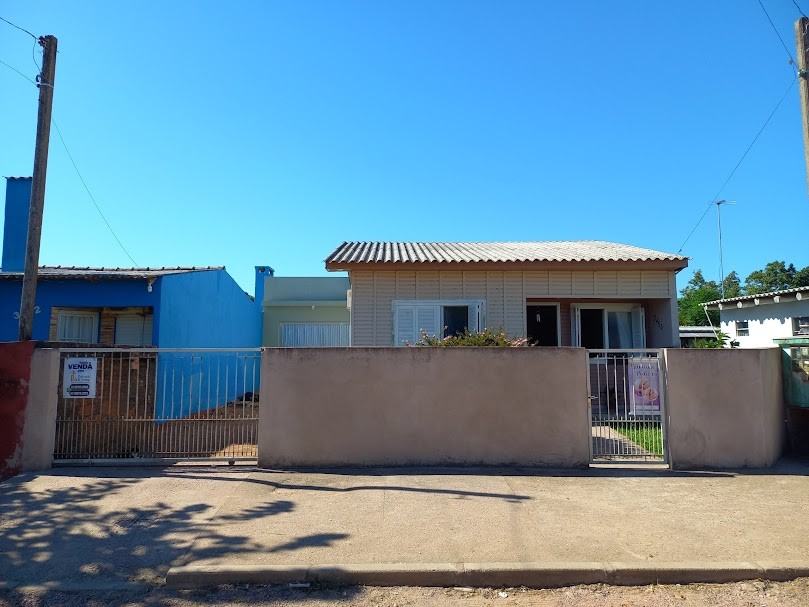 Chalé e Casa de Alvenaria no Bairro Medianeira