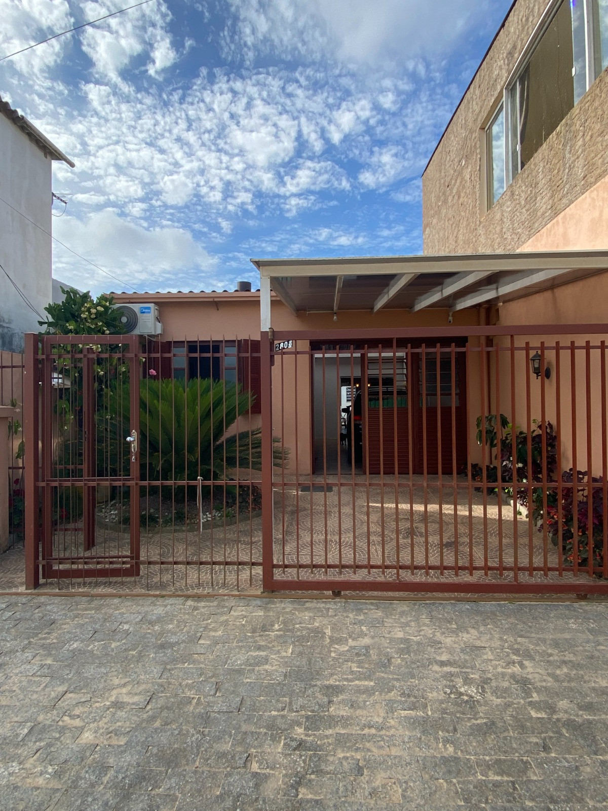 Casa de Alvenaria no Bairro Lomba