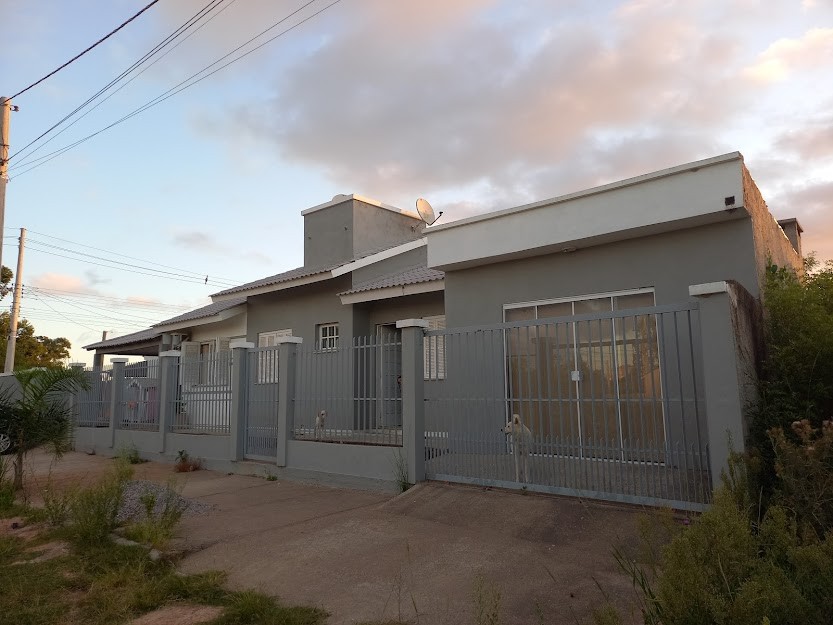 Casa na Avenida com Piscina