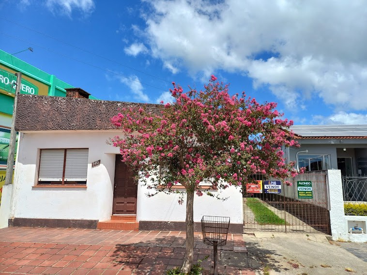 Casa com Suíte  na Avenida